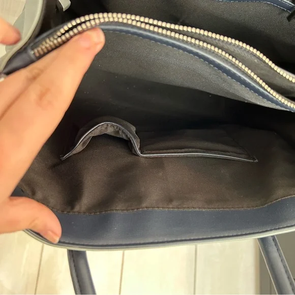 Chic Blue Two-Tone Tote Bag - Picture 8 of 16